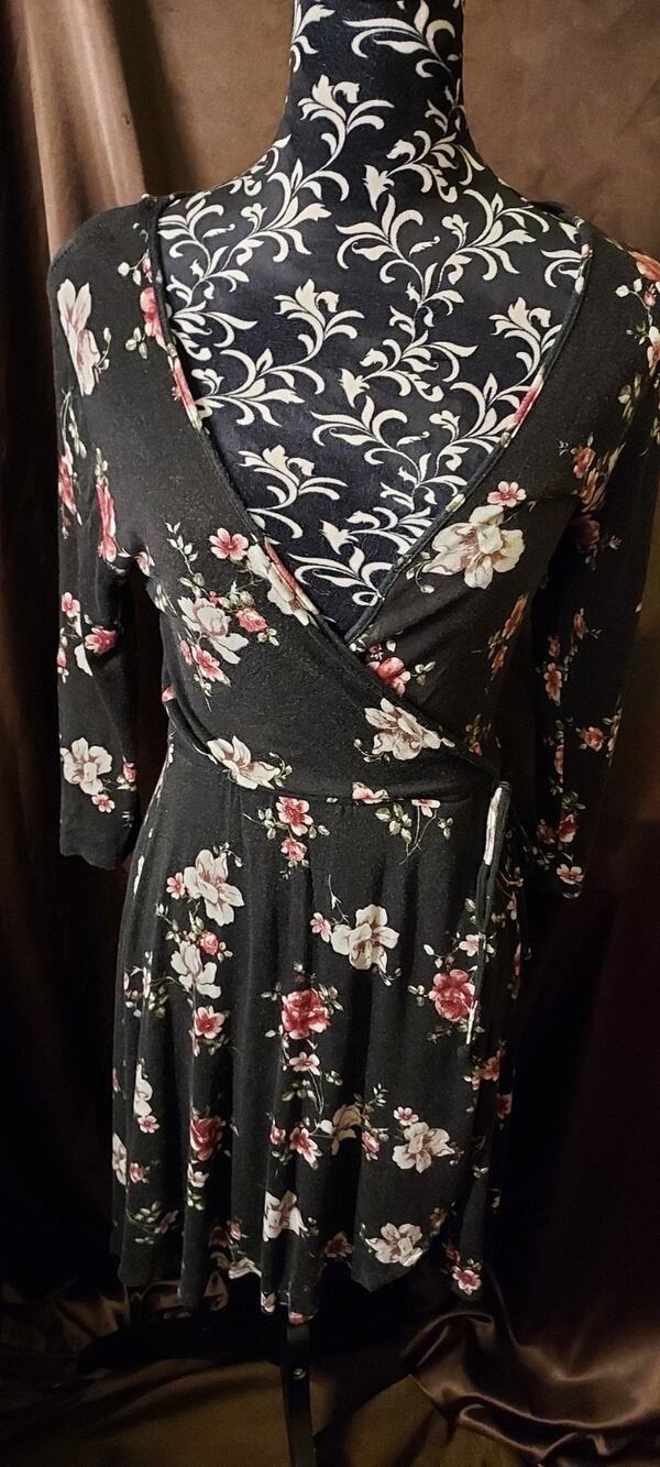Hearts and Hips Floral V Neck Faux Wrap Long Sleeve Midi Dress Size Med